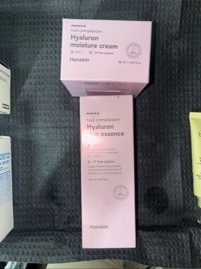 Hyaluron Moisture Cream & Skin Essence korean skincare